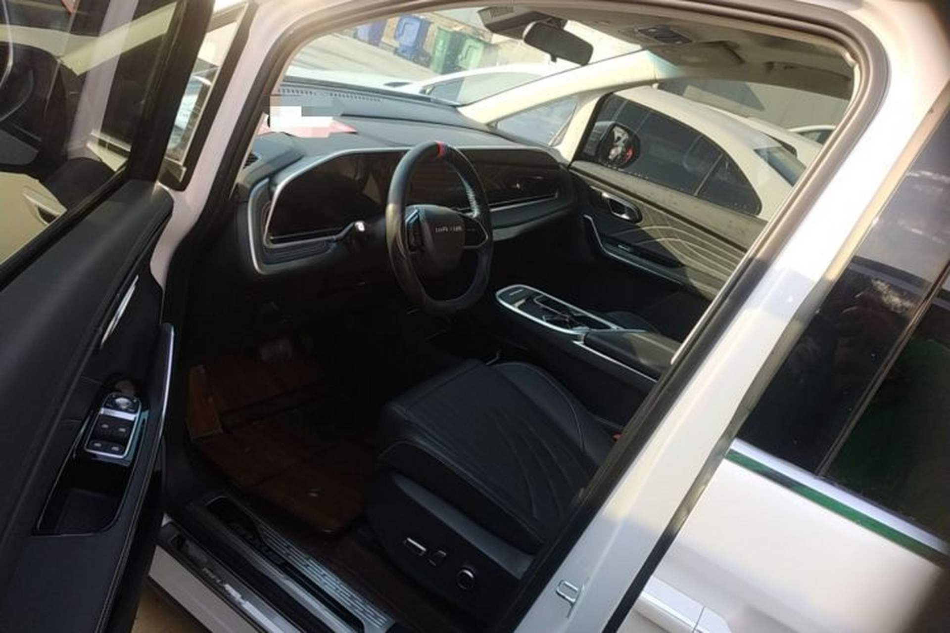 Used SAIC MAXUS G90 2022 2.0T Starry Seven-Seater Driver Seat