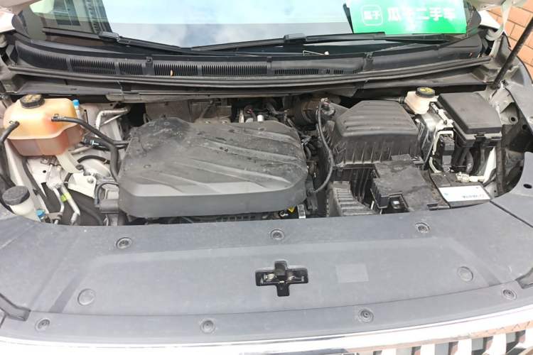 Used SAIC MAXUS G90 2022 2.0T Galaxy Seven-Seater Version Engine Bay