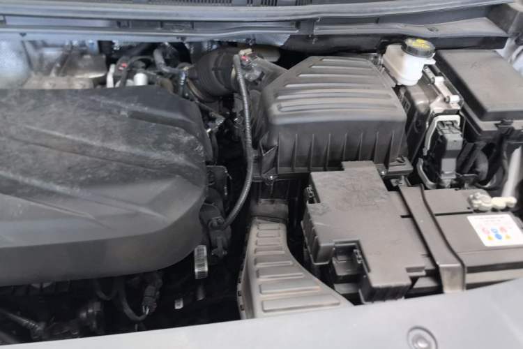 Used SAIC MAXUS G90 2022 2.0T Galaxy Seven-Seater Version Engine Bay Left