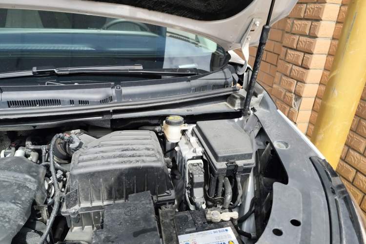 Used SAIC MAXUS G90 2022 2.0T Galaxy Seven-Seater Version Engine Bay Left