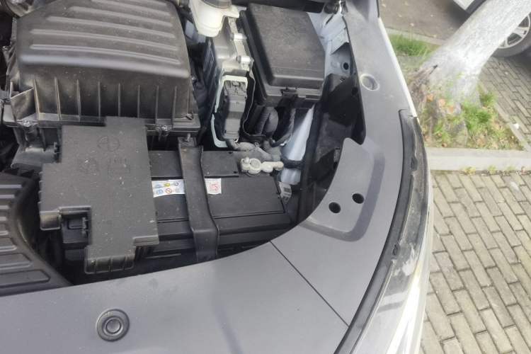 Used SAIC MAXUS G90 2022 2.0T Interstellar Seven-Seater Engine Bay Left