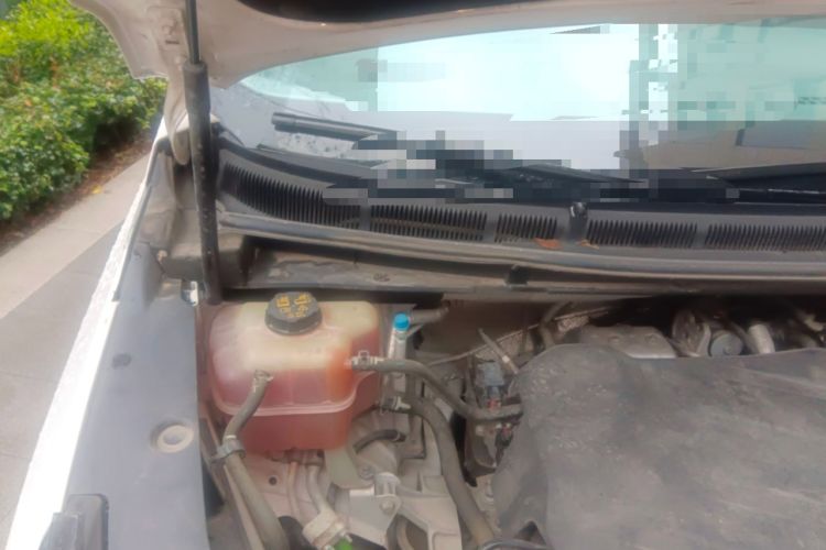 Used SAIC MAXUS G90 2022 2.0T Interstellar Seven-Seater Engine Bay Right