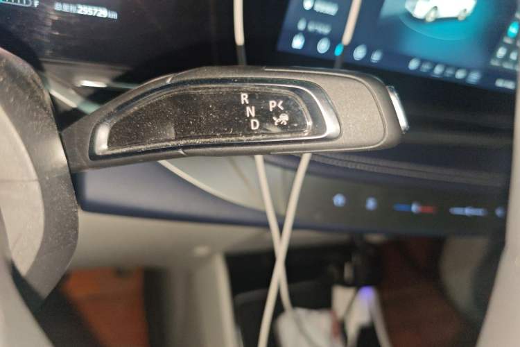 Used SAIC MAXUS G90 2022 2.0T Starry Seven-Seater Gear Lever