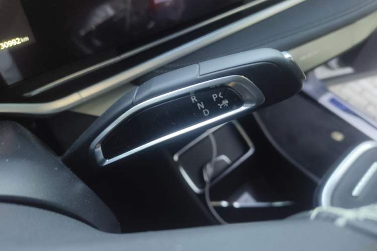 Used SAIC MAXUS G90 2022 2.0T Interstellar Seven-Seater Gear Lever