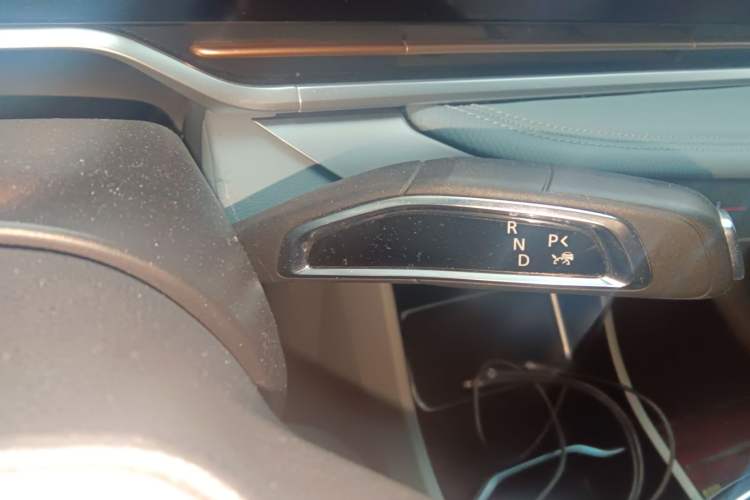 Used SAIC MAXUS G90 2022 2.0T Interstellar Seven-Seater Gear Lever