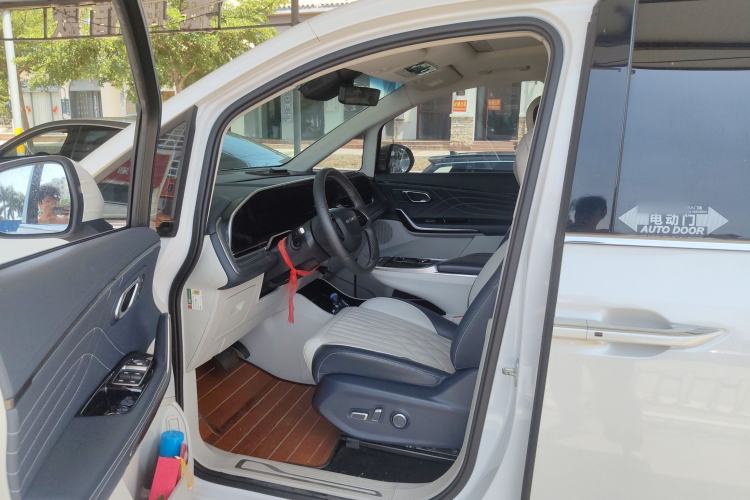 Used SAIC MAXUS G90 2022 2.0T Interstellar Six-Seater Edition Interior 1