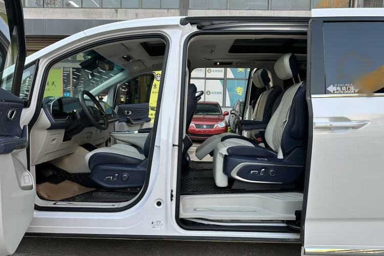 Used SAIC MAXUS G90 2022 2.0T Xingyun Seven-Seater Version Interior 1