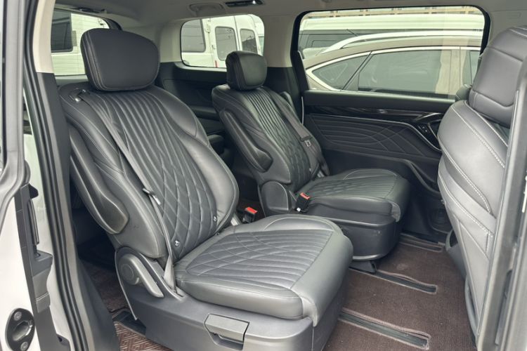 Used SAIC MAXUS G90 2022 2.0T Starry Seven-Seater Interior 2