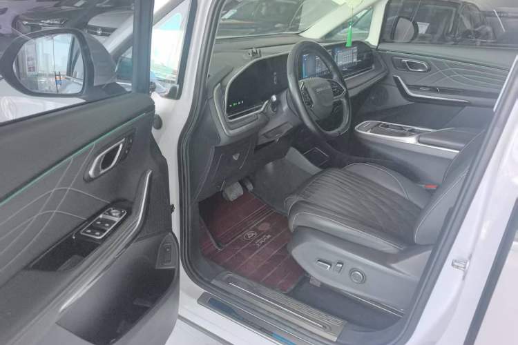 Used SAIC MAXUS G90 2022 2.0T Interstellar Seven-Seater Interior 4