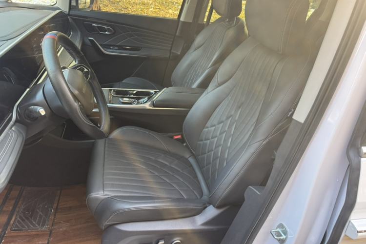 Used SAIC MAXUS G90 2022 2.0T Starry Seven-Seater Interior 4