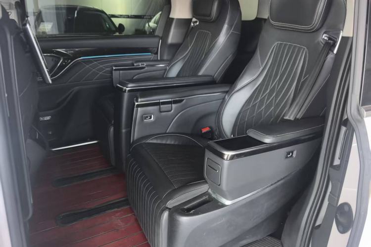 Used SAIC MAXUS G90 2022 2.0T Interstellar Seven-Seater Interior 5