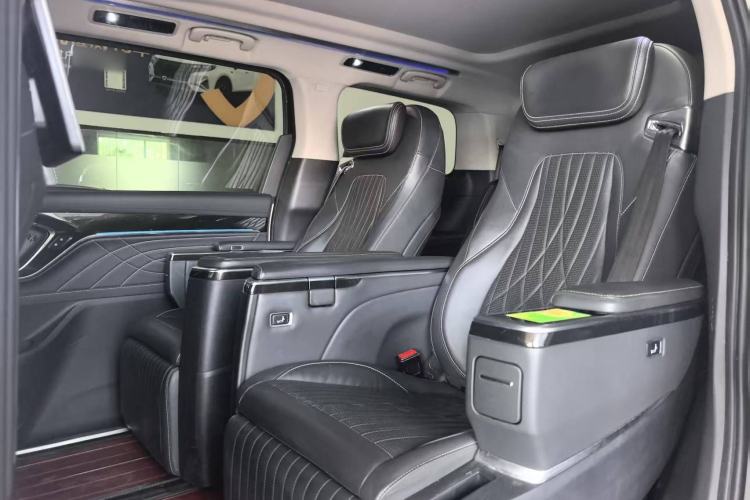 Used SAIC MAXUS G90 2022 2.0T Interstellar Seven-Seater Interior 6