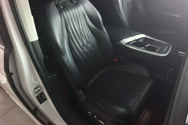 Used SAIC MAXUS G90 2022 2.0T Interstellar Seven-Seater Interior 8