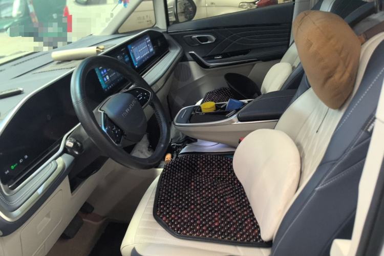Used SAIC MAXUS G90 2022 2.0T Galaxy Seven-Seater Version Left Front Seat