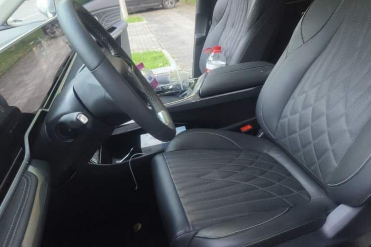 Used SAIC MAXUS G90 2022 2.0T Interstellar Seven-Seater Left Front Seat