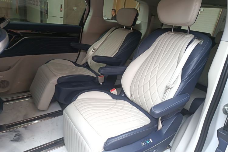 Used SAIC MAXUS G90 2022 2.0T Galaxy Seven-Seater Version Left Rear Seat