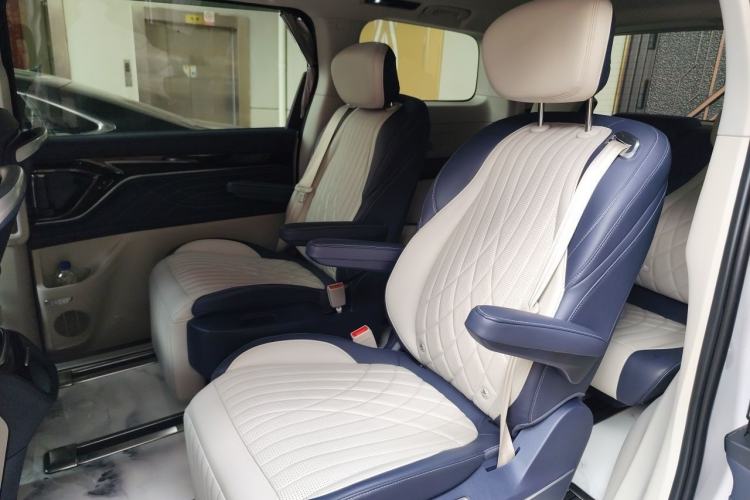 Used SAIC MAXUS G90 2022 2.0T Galaxy Seven-Seater Version Left Rear Seat