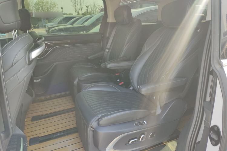 Used SAIC MAXUS G90 2022 2.0T Galaxy Seven-Seater Version Left Rear Seat
