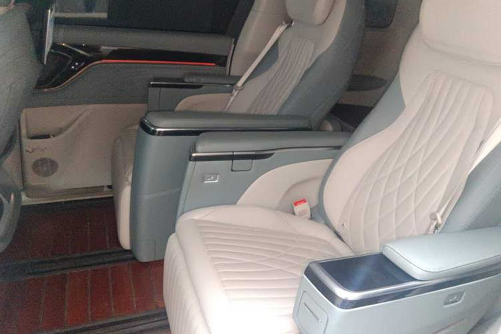 Used SAIC MAXUS G90 2022 2.0T Interstellar Seven-Seater Left Rear Seat
