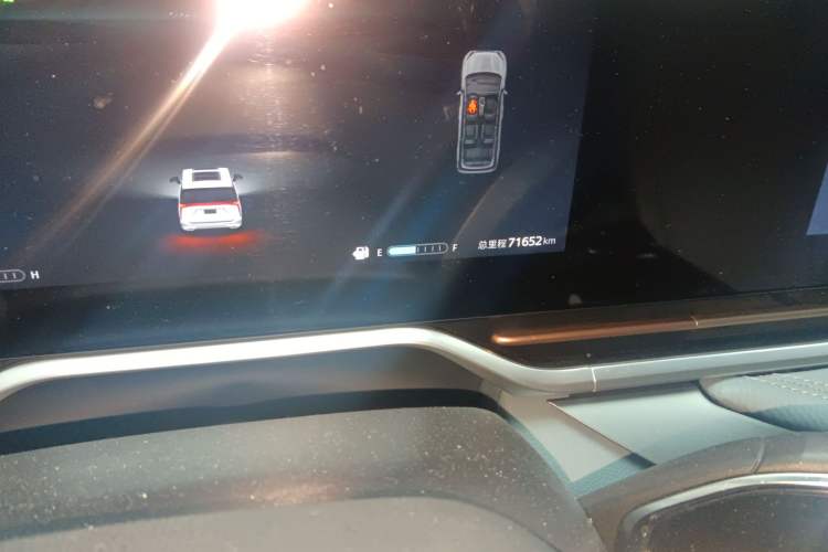 Used SAIC MAXUS G90 2022 2.0T Interstellar Seven-Seater Odometer Close Up