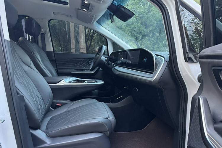 Used SAIC MAXUS G90 2022 2.0T Galaxy Seven-Seater Version Right Front Seat