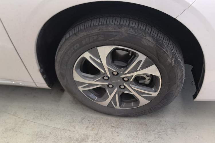 Used SAIC MAXUS G90 2022 2.0T Galaxy Seven-Seater Version Right Front Wheel Hub