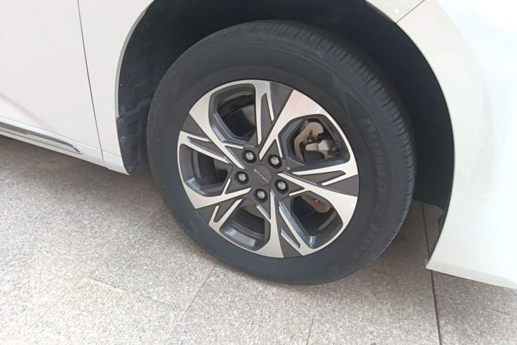 Used SAIC MAXUS G90 2022 2.0T Galaxy Seven-Seater Version Right Front Wheel Hub