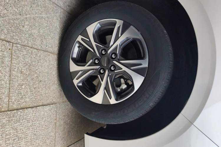 Used SAIC MAXUS G90 2022 2.0T Galaxy Seven-Seater Version Right Front Wheel Hub
