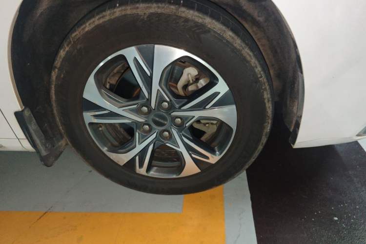 Used SAIC MAXUS G90 2022 2.0T Starry Seven-Seater Right Front Wheel Hub