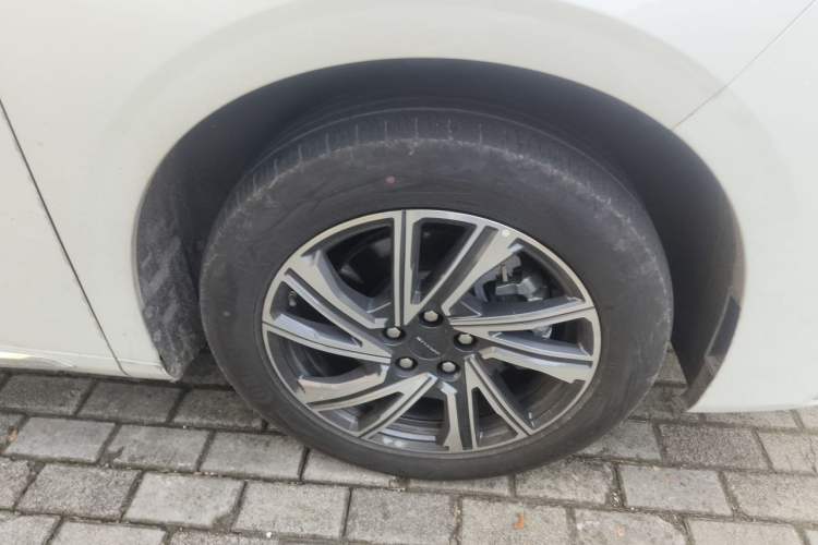 Used SAIC MAXUS G90 2022 2.0T Interstellar Seven-Seater Right Front Wheel Hub