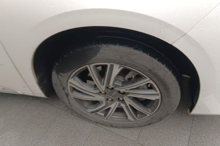 Used SAIC MAXUS G90 2022 2.0T Interstellar Seven-Seater Right Front Wheel Hub