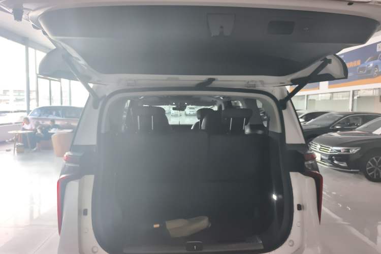 Used SAIC MAXUS G90 2022 2.0T Interstellar Seven-Seater Trunk