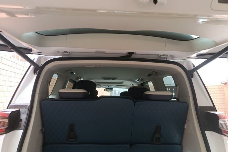 Used SAIC MAXUS G90 2022 2.0T Galaxy Seven-Seater Version Trunk