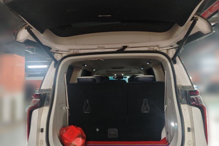 Used SAIC MAXUS G90 2022 2.0T Starry Seven-Seater Trunk