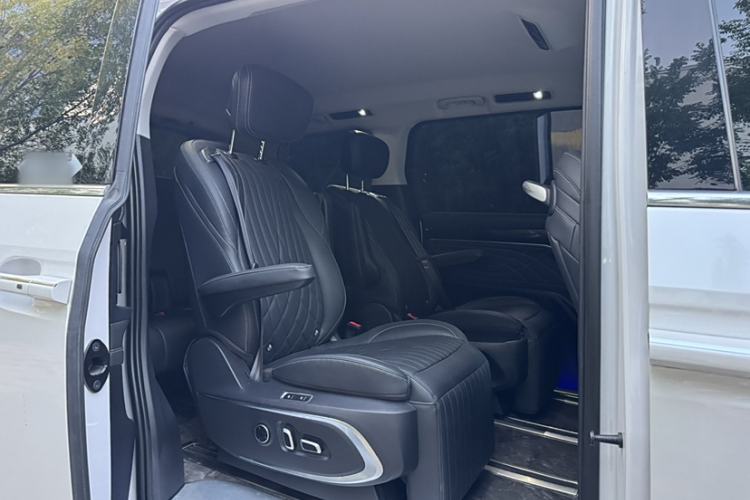 Used SAIC MAXUS G90 2022 2.0T Galaxy Seven-Seater Version Trunk