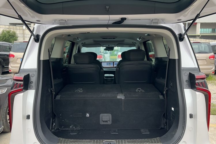 Used SAIC MAXUS G90 2022 2.0T Starry Seven-Seater Trunk