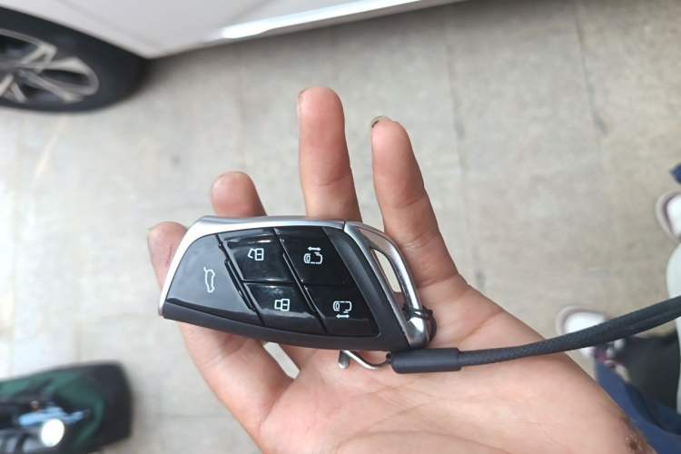 Used SAIC MAXUS G90 2022 2.0T Galaxy Seven-Seater Version Vehicle Key