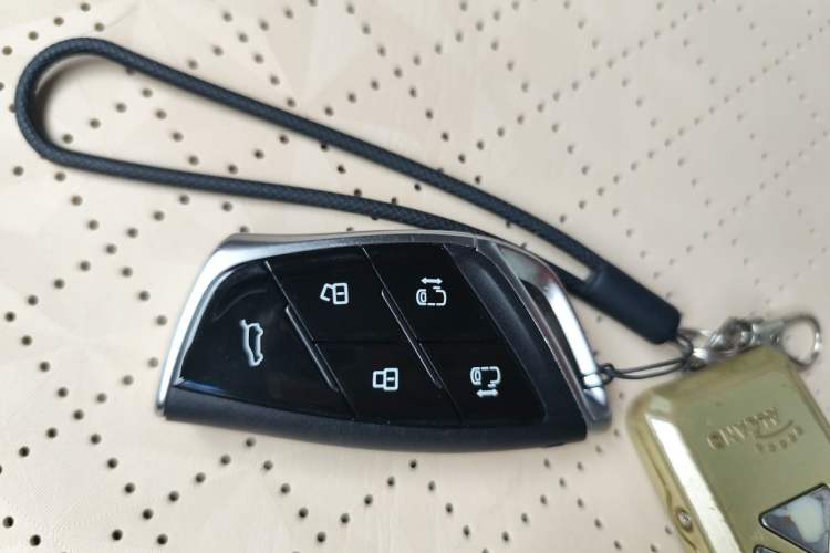 Used SAIC MAXUS G90 2022 2.0T Galaxy Seven-Seater Version Vehicle Key
