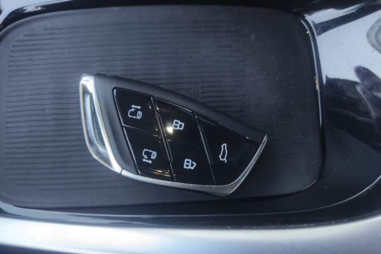 Used SAIC MAXUS G90 2022 2.0T Interstellar Seven-Seater Vehicle Key