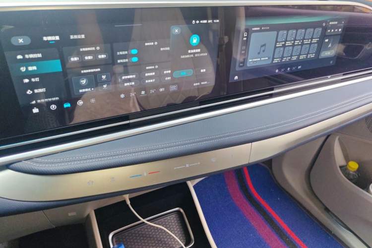 Used SAIC MAXUS G90 2023 2.0T Nebula Six-Seater Audio And AC Panel