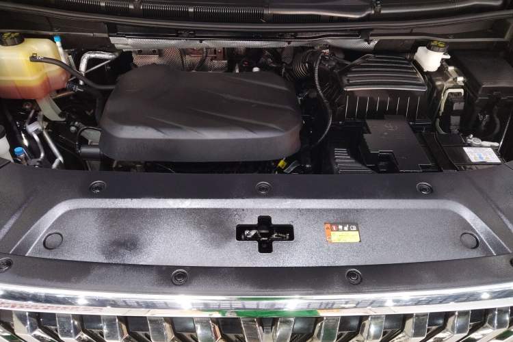 Used SAIC MAXUS G90 2023 2.0T Interstellar Six-Seater Version Engine Bay