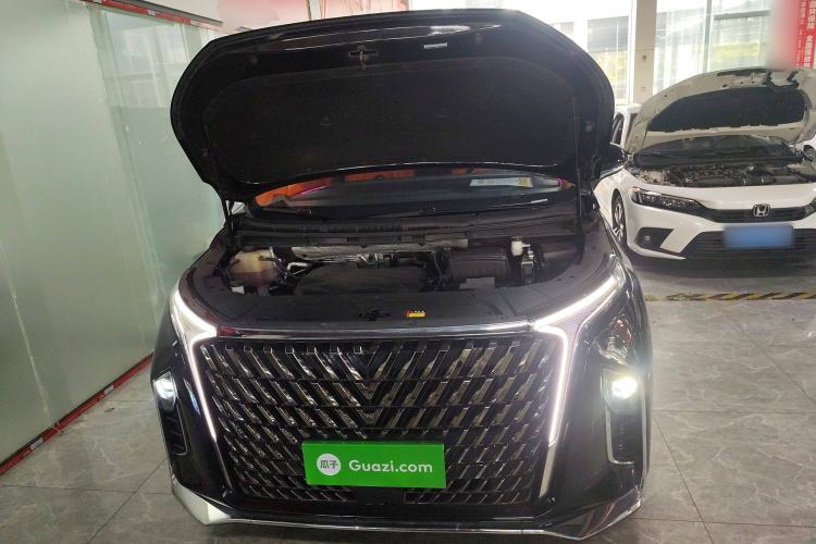 Used SAIC MAXUS G90 2023 2.0T Starry Seven-Seater Engine Bay