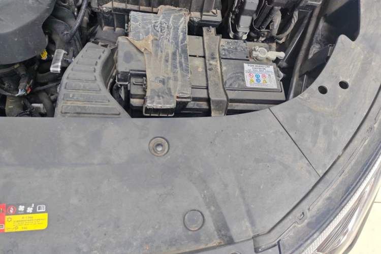 Used SAIC MAXUS G90 2023 2.0T Nebula Six-Seater Engine Bay Left
