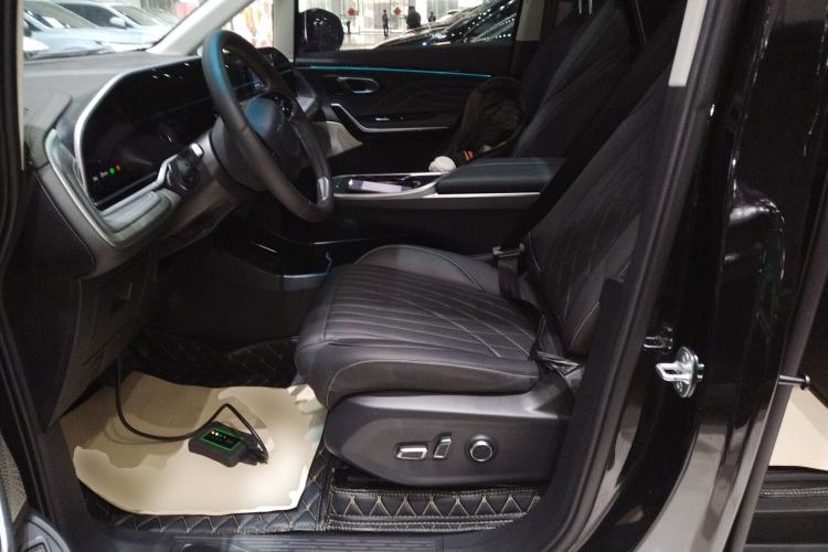 Used SAIC MAXUS G90 2023 2.0T Interstellar Six-Seater Version Left Front Seat