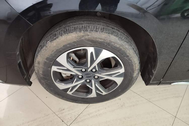 Used SAIC MAXUS G90 2023 2.0T Galaxy Seven-Seater Edition Left Front Wheel Hub