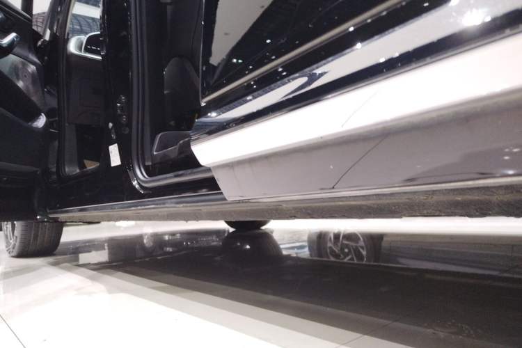 Used SAIC MAXUS G90 2023 2.0T Interstellar Six-Seater Version Left Side Sill