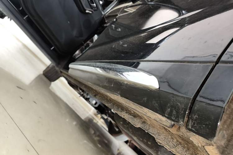 Used SAIC MAXUS G90 2023 2.0T Galaxy Seven-Seater Edition Left Side Sill
