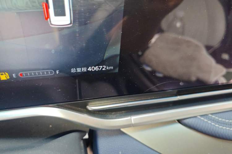 Used SAIC MAXUS G90 2023 2.0T Nebula Six-Seater Odometer Close Up