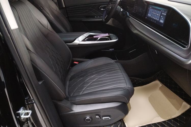 Used SAIC MAXUS G90 2023 2.0T Interstellar Six-Seater Version Right Front Seat