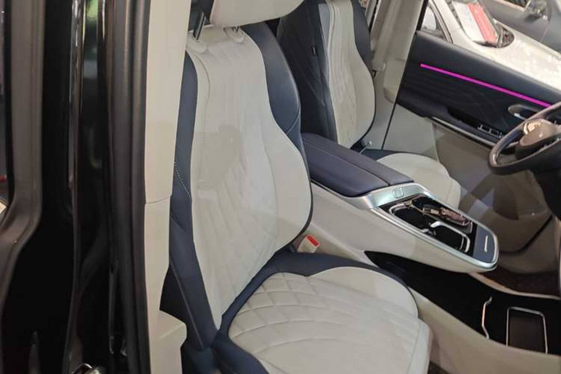 Used SAIC MAXUS G90 2023 2.0T Interstellar Seven-Seater Right Front Seat